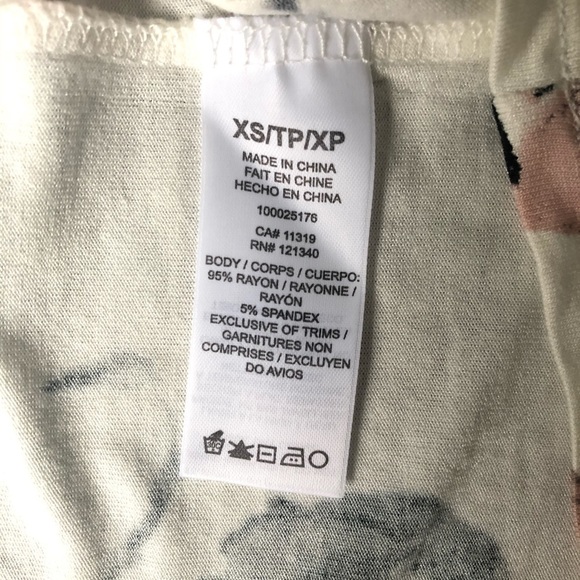 DYNAMITE off shoulder rose print crop top XS - Picture 5 of 7